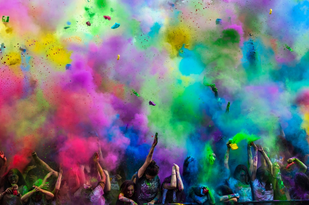 Trendy Holi Getaways: Pět nejlepších destinací pro barevný útěk