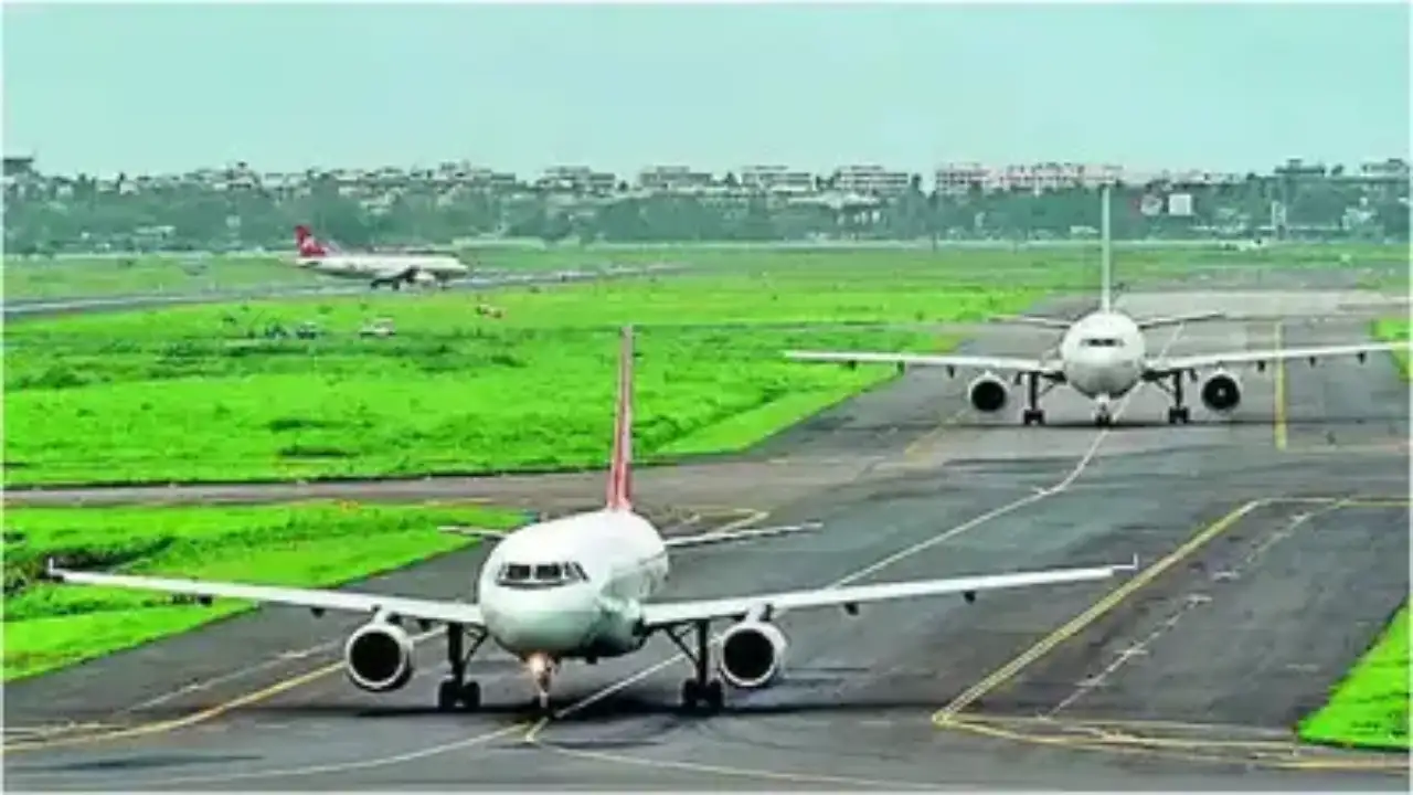 デリー空港のメイン滑走路が再開され、フライトの遅延や迂回が解消される。