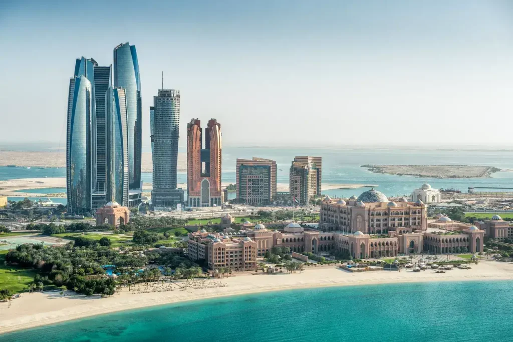 كيف أصبحت أبو ظبي وجهة رئيسية للعائلات الهندية