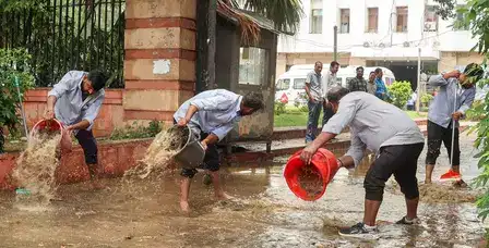 Comment les pluies de mousson à Delhi affectent-elles les déplacements et les transferts en taxi ?