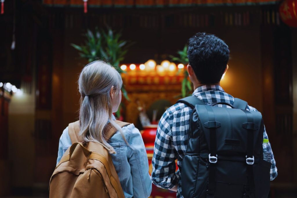 Wesentliche Reisebräuche und Etikette-Tipps für die Navigation in globalen Destinationen