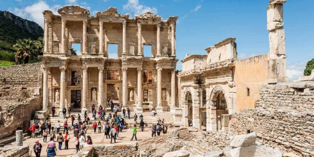 エフェソスの豊かなタペストリーを解き明かす：ギリシャの始まりからローマの高みへ</trp-post-container