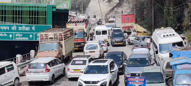 Doon Valley Faces Traffic Congestion as Tourist Numbers Surge